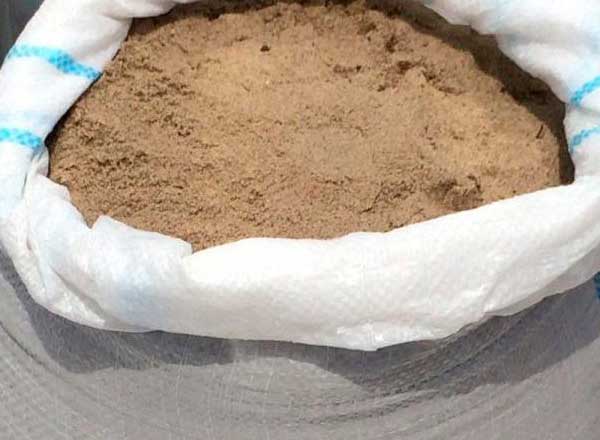 Песок в мешках